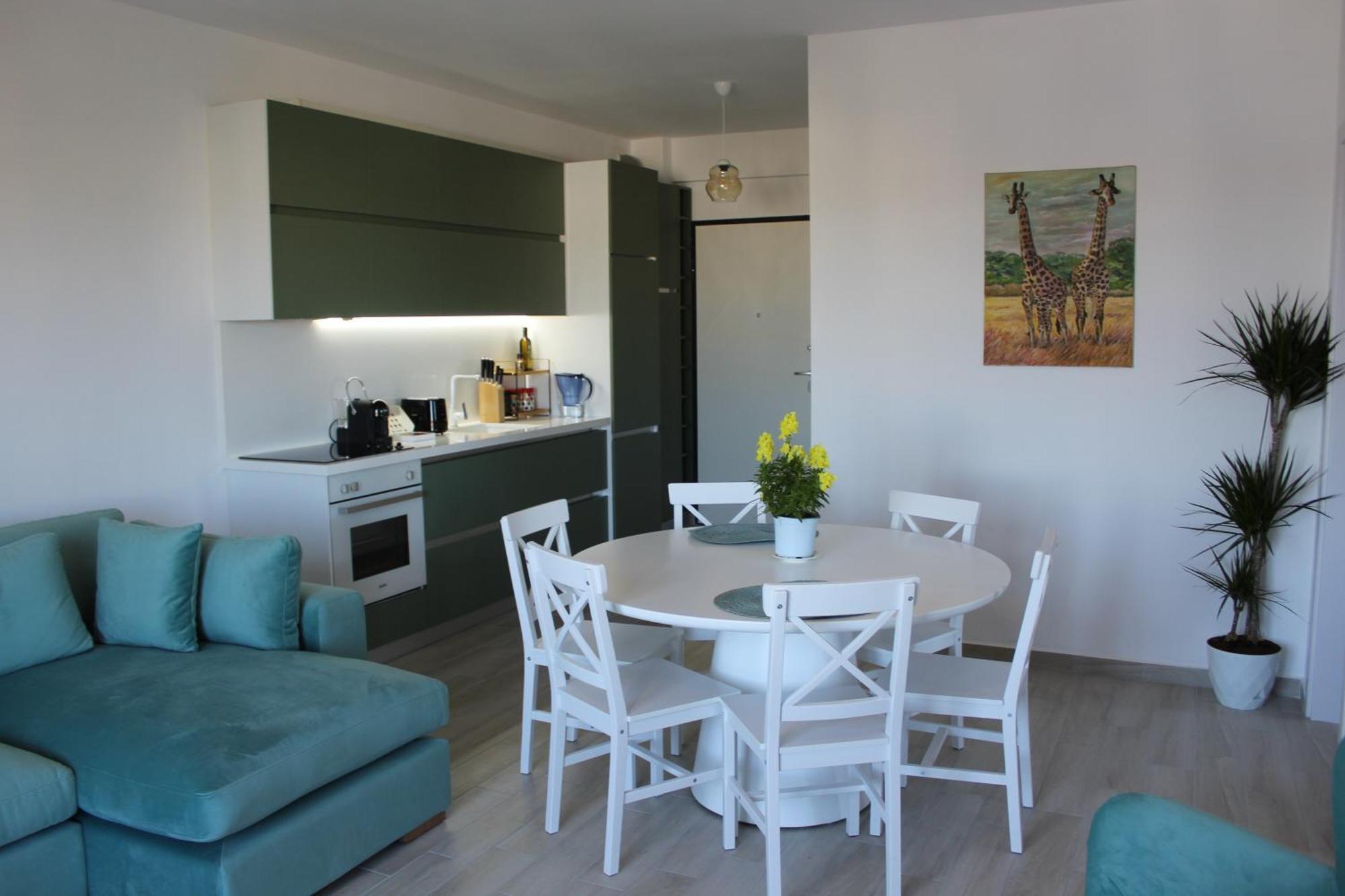 Savana Modern Apartment By The Sea Голем Екстериор снимка